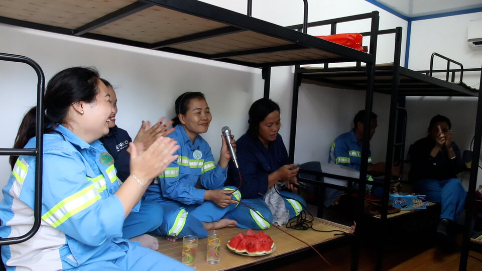 Nhà nghỉ lưu động giúp công nhân môi trường đỡ phần khó nhọc.