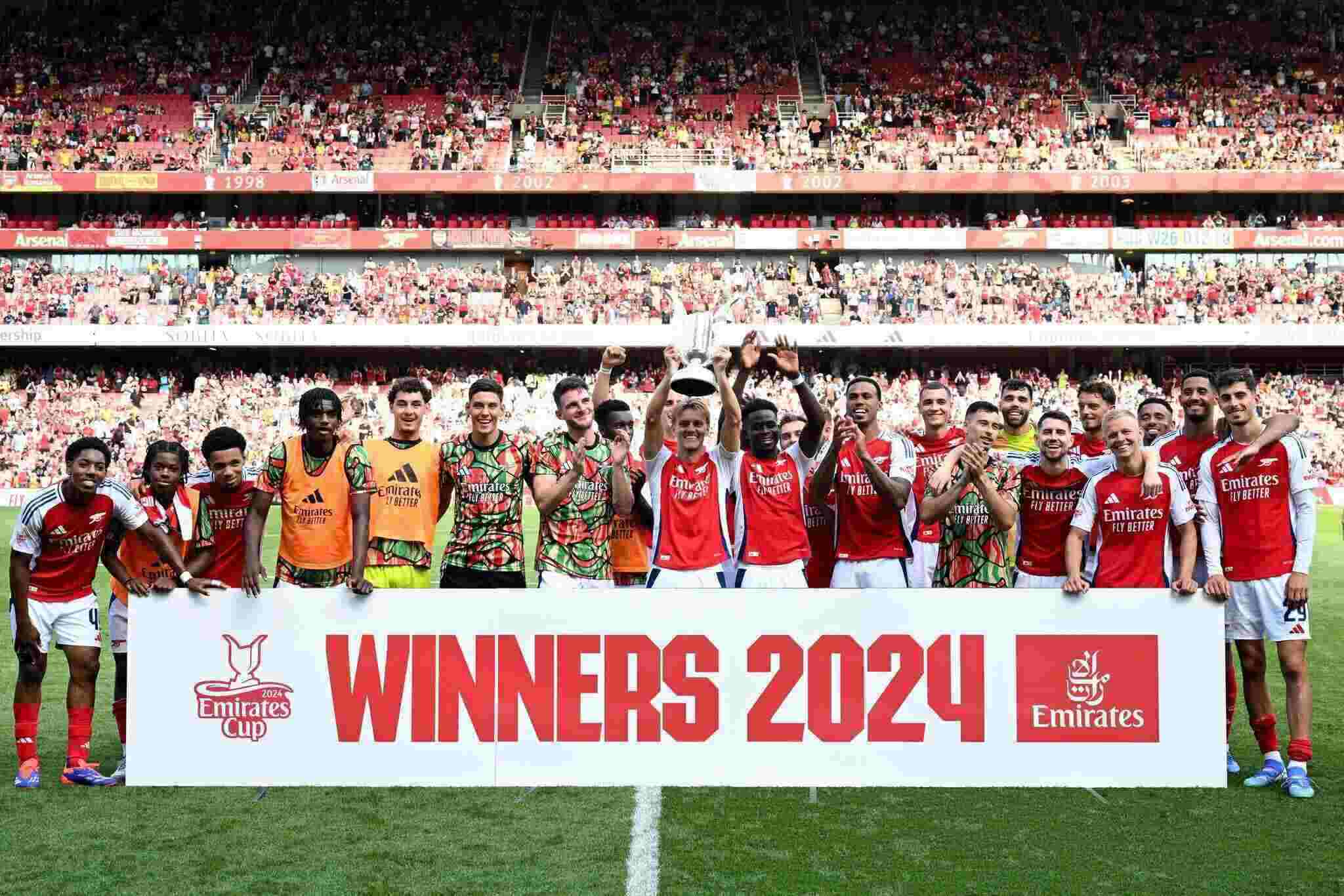 Arsenal chạy đà cho mùa giải mới bằng chức vô địch Emirates Cup.  Ảnh: ARS