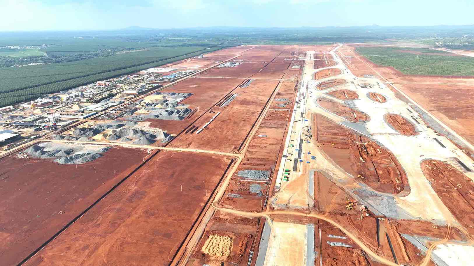 Package 4.6 constructs the runway at Long Thanh airport. Photo: Thu Phuong