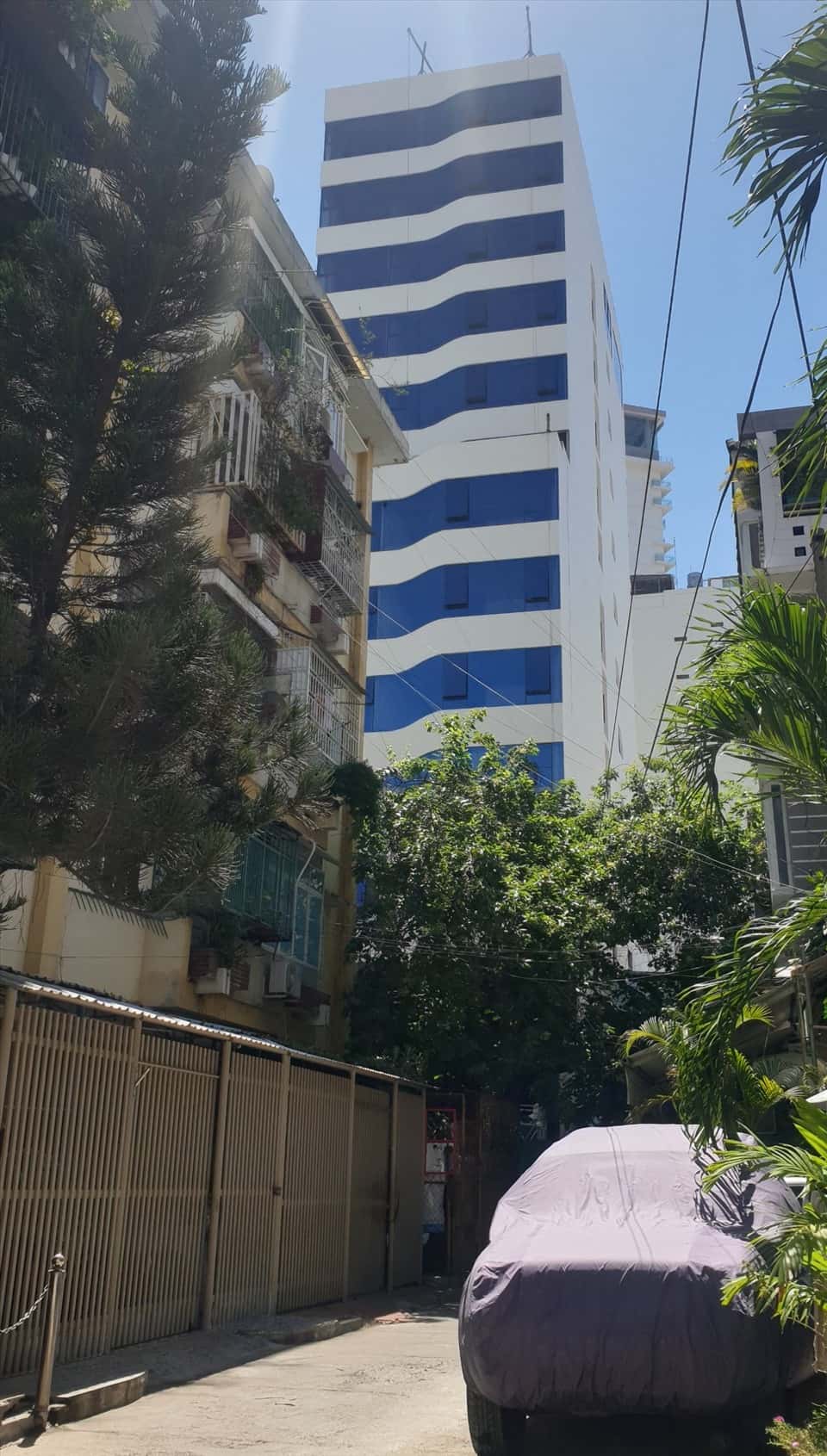 Image of the hotel licensed for 6 floors, built 11 floors in the center of Nha Trang before being forcibly dismantled. Photo: Huu Long