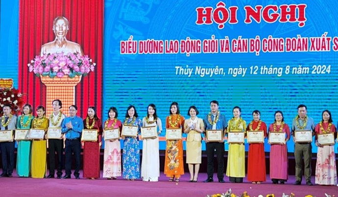 Biểu dương 76 lao động giỏi huyện Thủy Nguyên, Hải Phòng