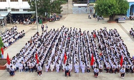 Học sinh Bạc Liêu tự trường ngày 26.8. Ảnh: Nhật Hồ