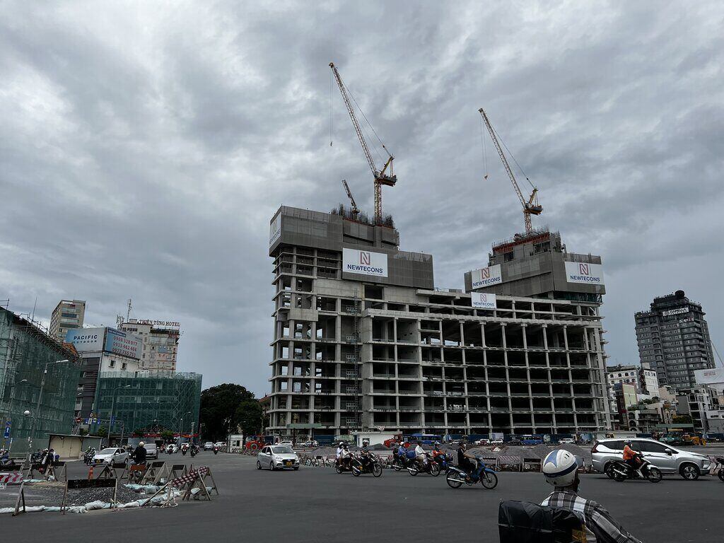 Nhiều dự án bất động sản gặp khó về dòng vốn triển khai. Ảnh: Bảo Chương