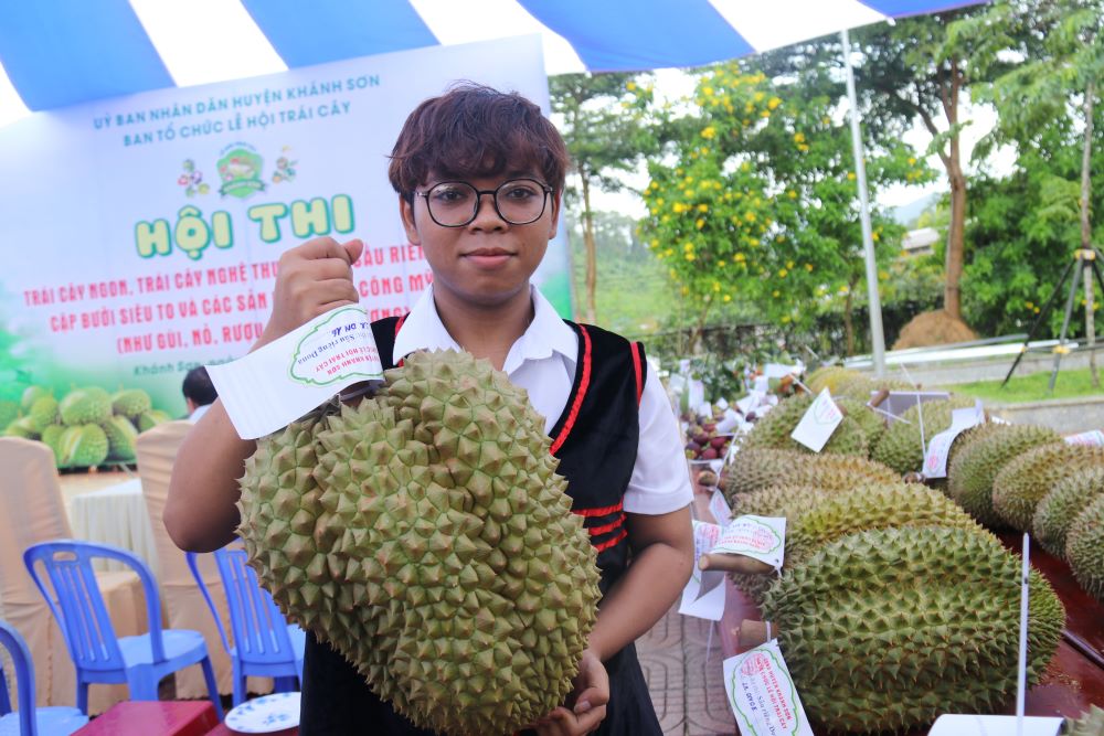 Sầu riêng Khánh Sơn trở thành sản phẩm đặc trưng để địa phương phát triển du lịch xanh. Ảnh: Phương Linh