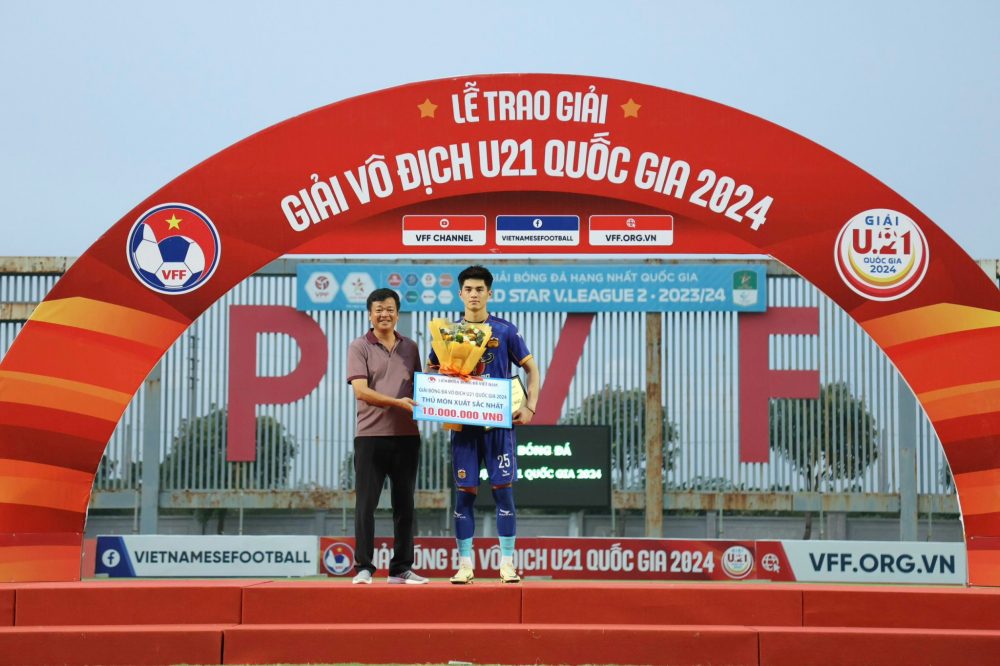 Tran Trung Kien is the best goalkeeper of the tournament. He is the hero of U21 Hoang Anh Gia Lai when he continuously shined helping the home team win matches on penalties in the quarterfinals, semi-finals and even the final.