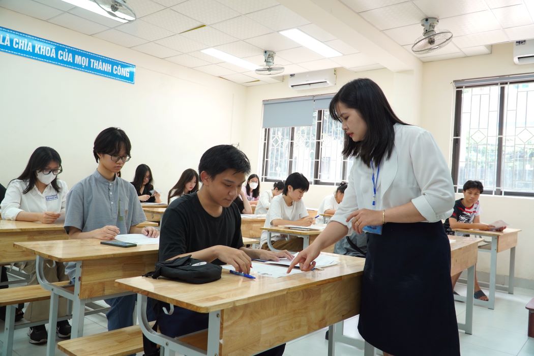 Candidates taking the 2024 high school graduation exam. Photo: Van Trang