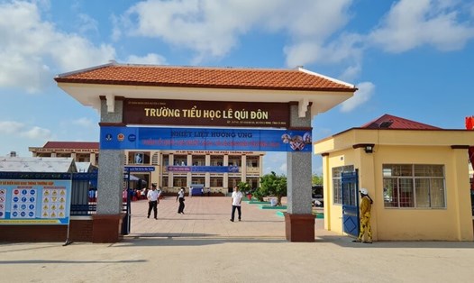 Hầu hết các trường tại tỉnh Cà Mau khang trang, cơ sở vật chất đảm bảo nhưng tình trạng thiếu giáo viên chưa khắc phục được. Ảnh: Nhật Hồ