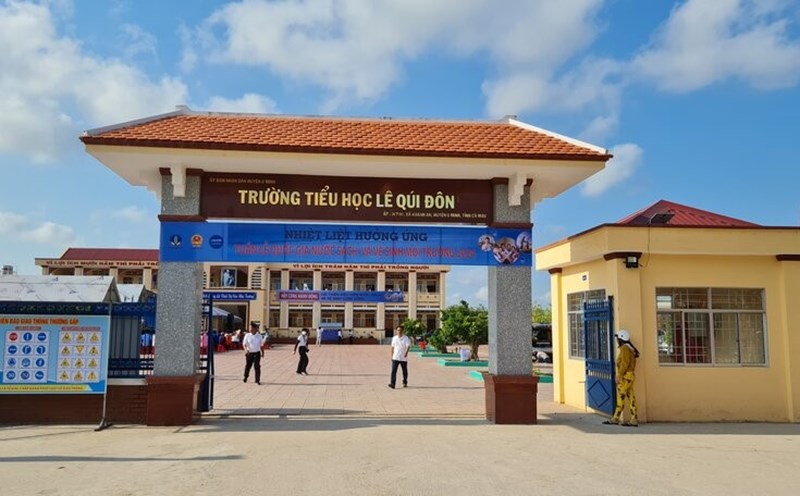 Hầu hết các trường tại tỉnh Cà Mau khang trang, cơ sở vật chất đảm bảo nhưng tình trạng thiếu giáo viên chưa khắc phục được. Ảnh: Nhật Hồ