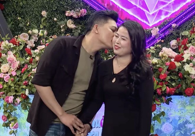 Chàng trai từng hủy hôn ấn nút hẹn hò cô gái bị hiếm muộn