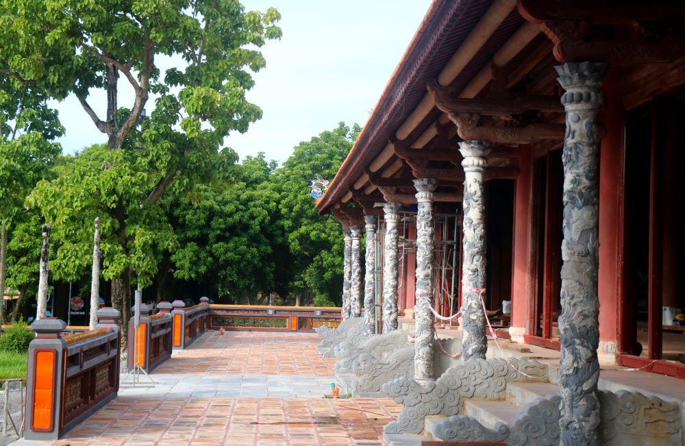 The overall conservation and restoration project of Thai Hoa palace relics was approved by the People's Committee of Thua Thien Hue province and allocated capital for restoration in 2021 from the central budget support, with a total investment of over 128 billion VND.