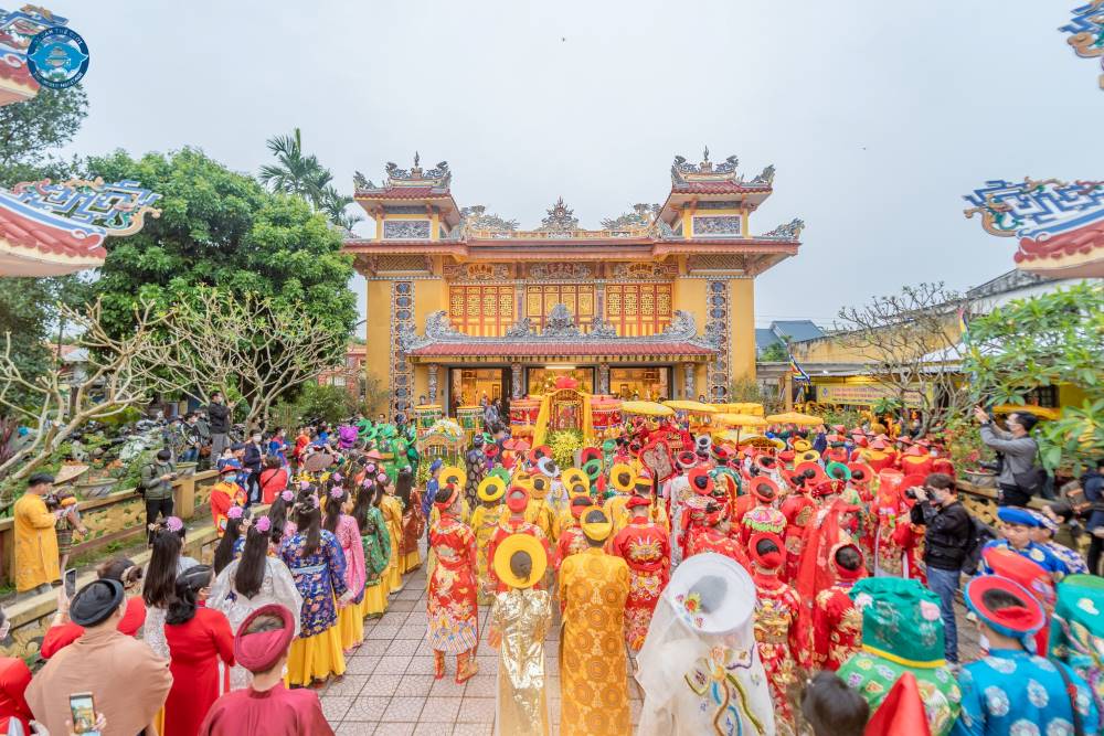 Lễ hội điện Huệ Nam được tổ chức trang trọng. Ảnh: Nguyễn Phúc Bảo Minh.