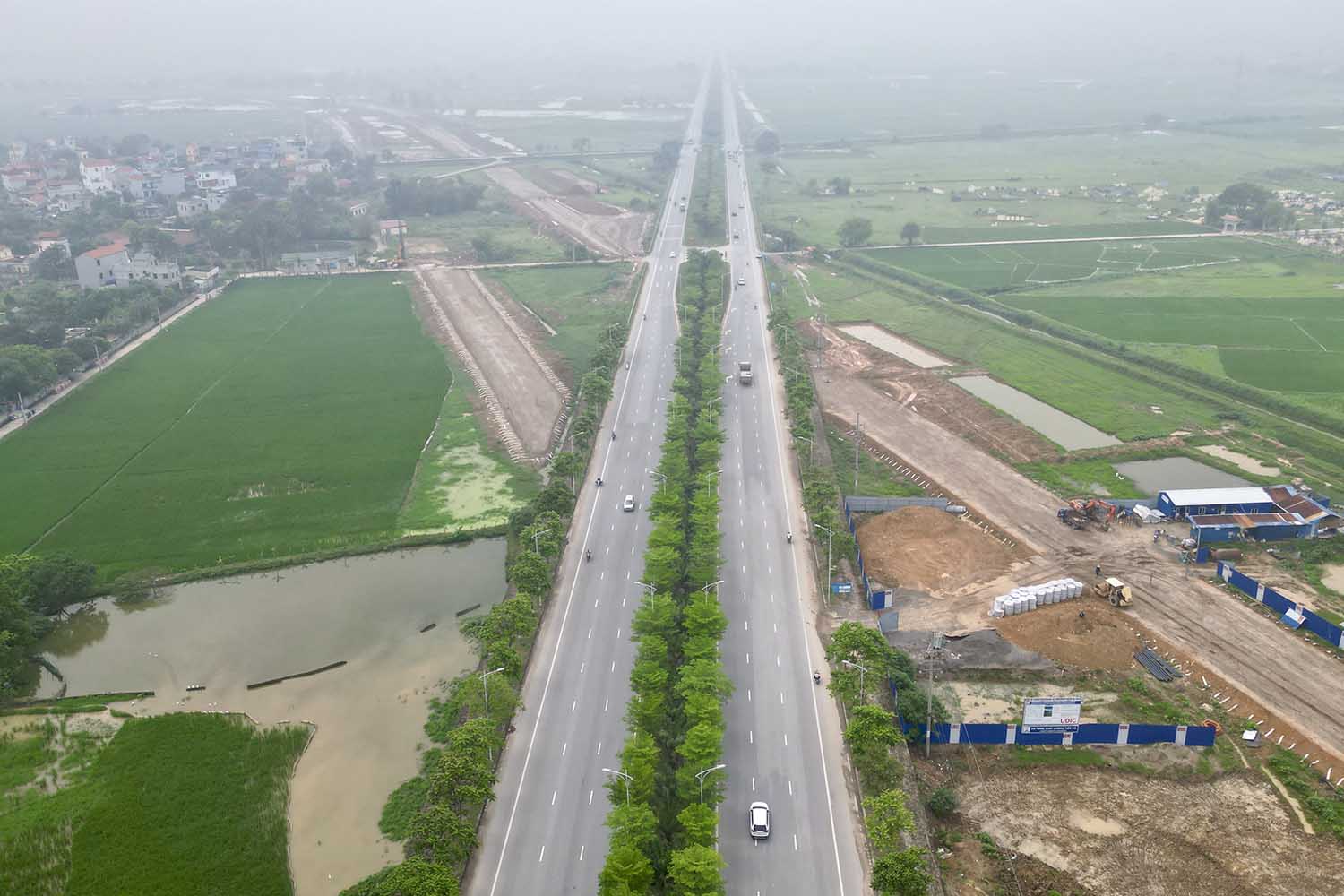 The southern trunk road section from Ha Dong district to the border point between Thanh Oai and Phu Xuyen (Hanoi) has been completed and put into use. Photo: Huu Chanh