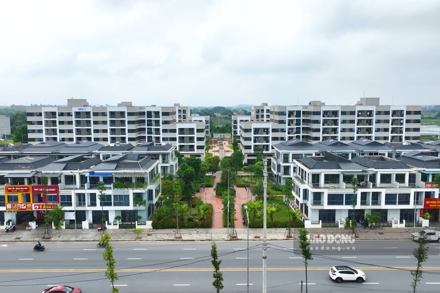 Khu nhà ở xã hội cho công nhân Khu công nghiệp Phú Hà nằm trong khu vực sát tuyến đường Hùng Vương. Ảnh: Tô Công.