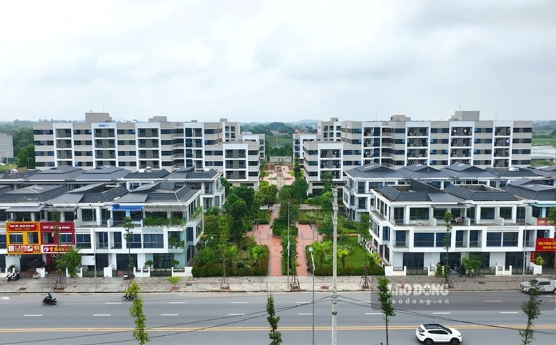 Khu nhà ở xã hội cho công nhân Khu công nghiệp Phú Hà nằm trong khu vực sát tuyến đường Hùng Vương. Ảnh: Tô Công.