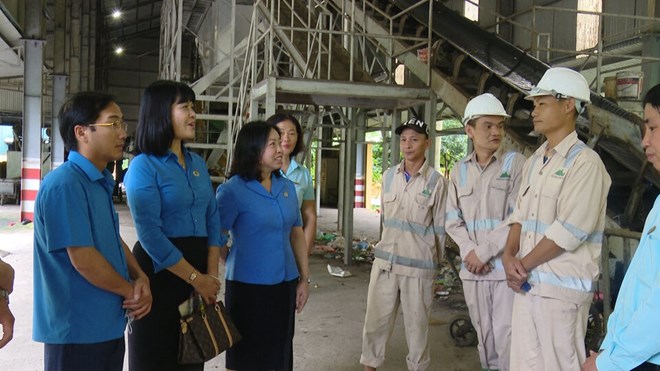 Lãnh đạo Tổng LĐLĐ Việt Nam thăm công nhân Sơn La