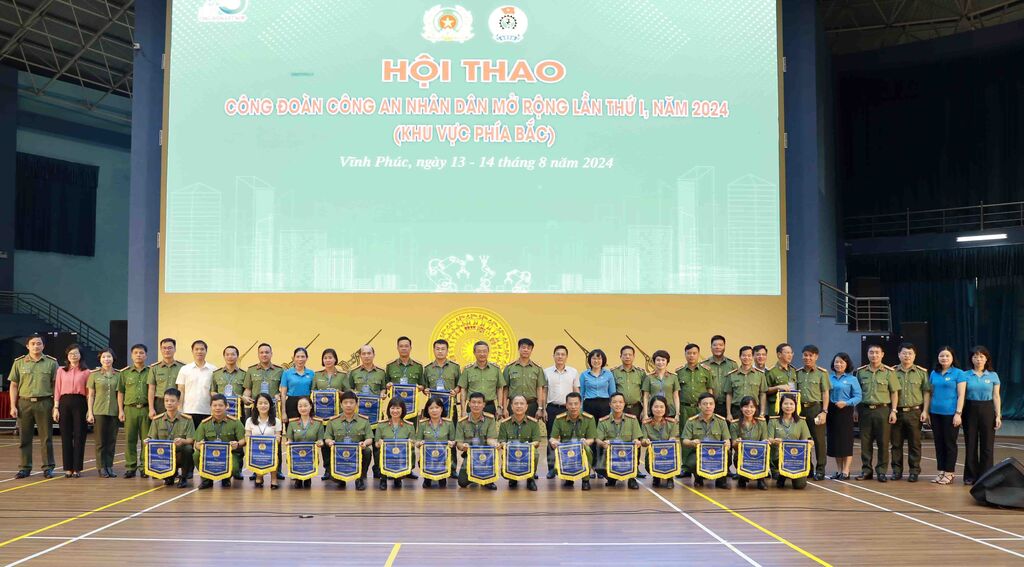 Groups participating in the Sports Festival. Photo: Manh Hung