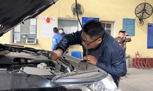 Một trung tâm đăng kiểm hoạt động ở Hà Nội. Ảnh: Tường Vân