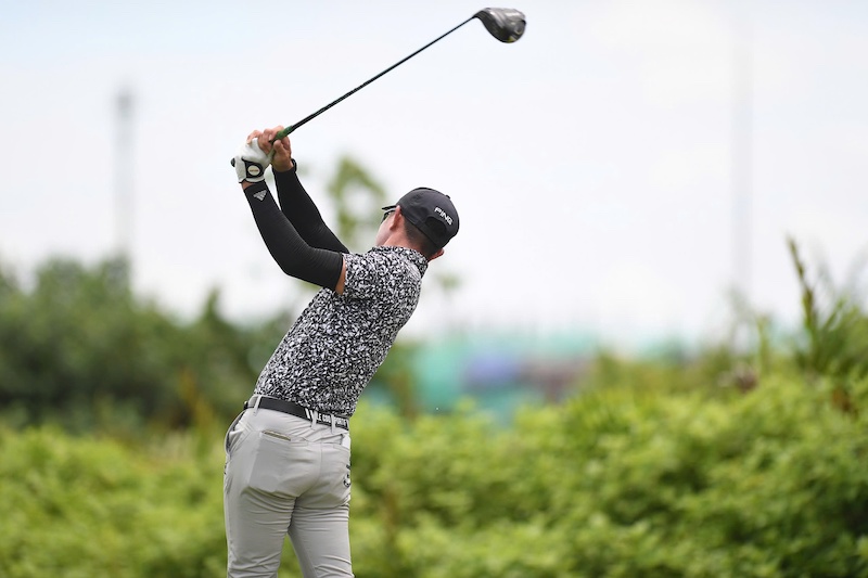 Golfers participate in a practice round on the afternoon of August 13. Photo: Nhu Y