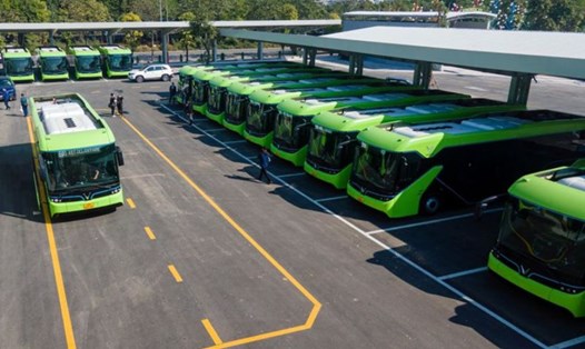 Các thành phố lớn tại Việt Nam đang quyết tâm chuyển đổi xanh trong giao thông công cộng. Ảnh: Hải Nguyễn