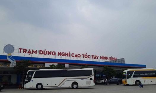Trạm dừng nghỉ trên cao tốc sẽ phải có trạm sạc xe điện. Ảnh: Xuyên Đông