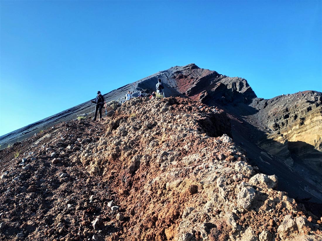 The final stage to the 3,762m peak has only volcanic rock and dry dust. Photo: Huong Chi