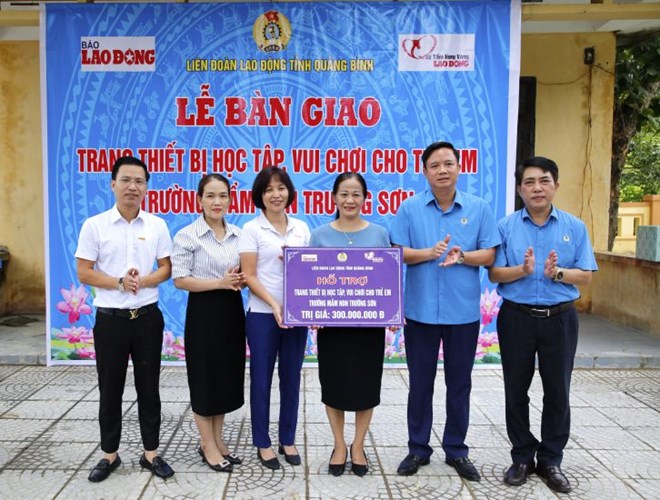 Sôi nổi thi đua, đẩy mạnh chăm lo đoàn viên, người lao động