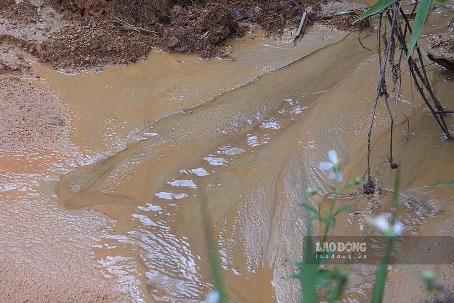 Groundwater in the large sliding arc has created a flow.