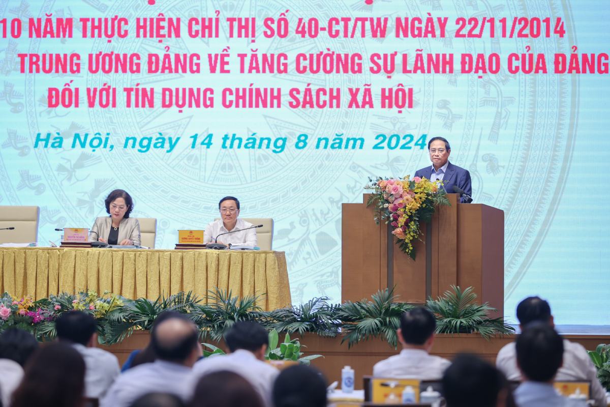 The Prime Minister requested to complete mechanisms and policies on credit, labor and wages. Photo: Nhat Bac