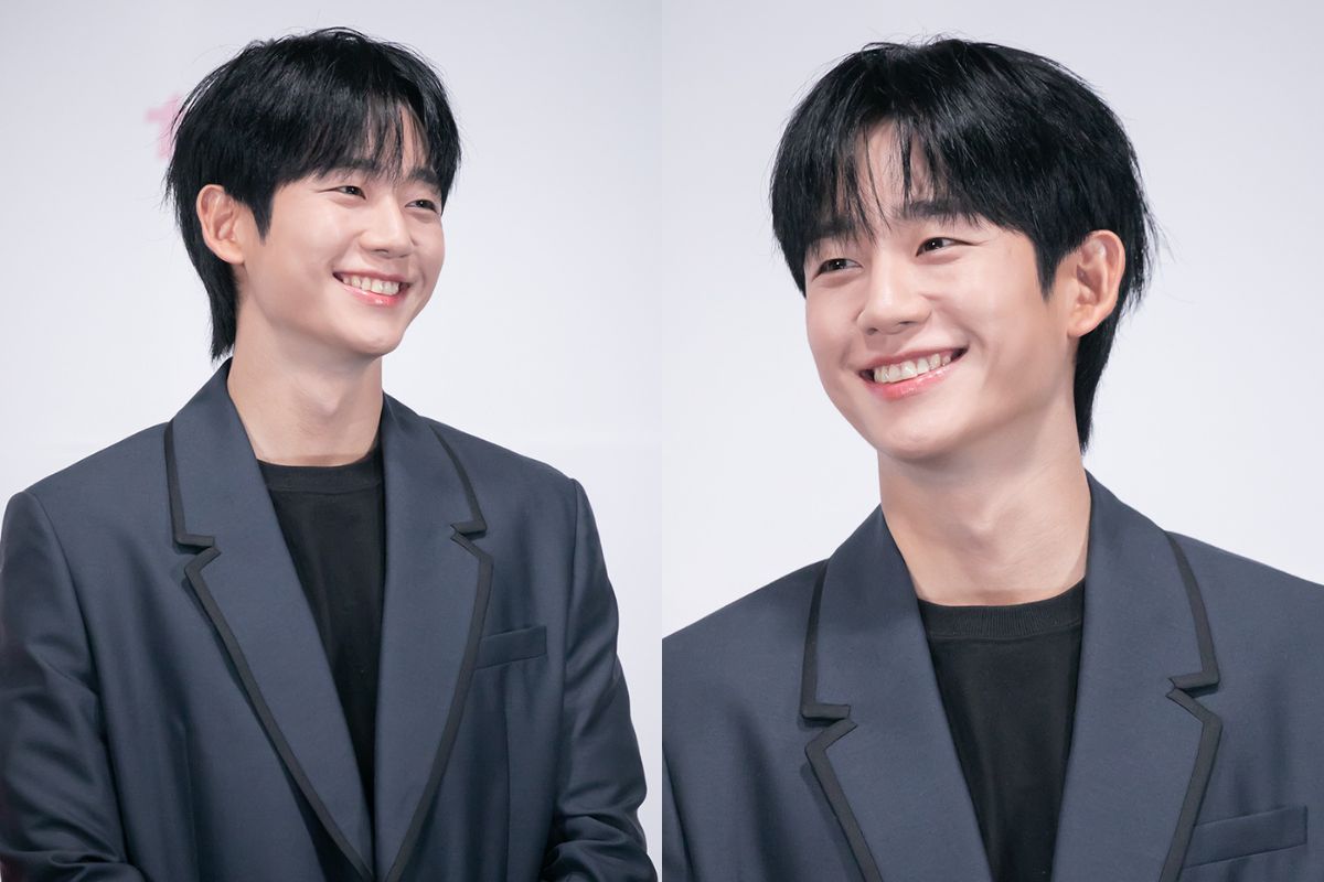 Jung Hae In trong họp báo ra mắt phim “Love Next Door”. Ảnh: Naver