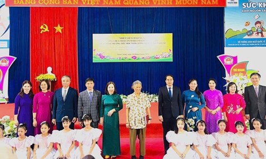 Công chúa Thái Lan Maha Chakri Sirindhorn thăm Trường tiểu học Nam Cường trong Dự án “Cải thiện chất lượng cuộc sống cho trẻ em và thanh, thiếu niên khu vực châu Á - Thái Bình Dương”. Ảnh: Phòng GDĐT Lào Cai