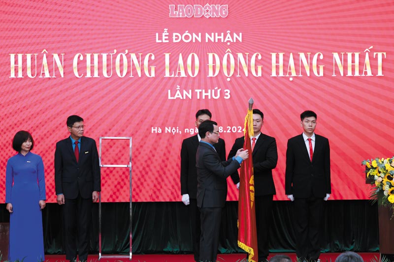 Báo Lao Động nhận Huân chương Lao động Hạng Nhất và ra mắt tính năng mới