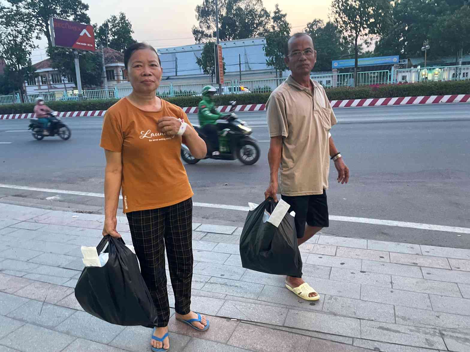 Patients must buy their own medical supplies. Photo: Dinh Trong