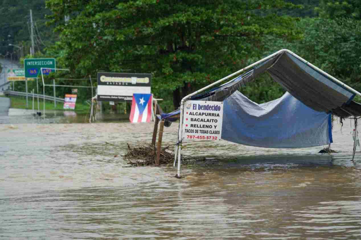 Flash floods cover a road after Hurricane Ernesto moved through Dorado, Puerto Rico, August 14, 2024. Photo: AFP