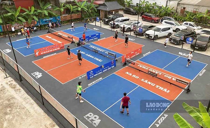 Pickleball court rental ranges from 100 to 200 thousand VND/hour.