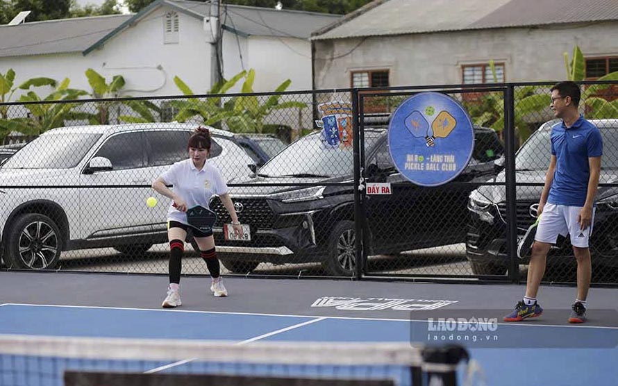 Mức giá vợt Pickleball giao động từ vài trăm nghìn đến vaid triệu đồng. 