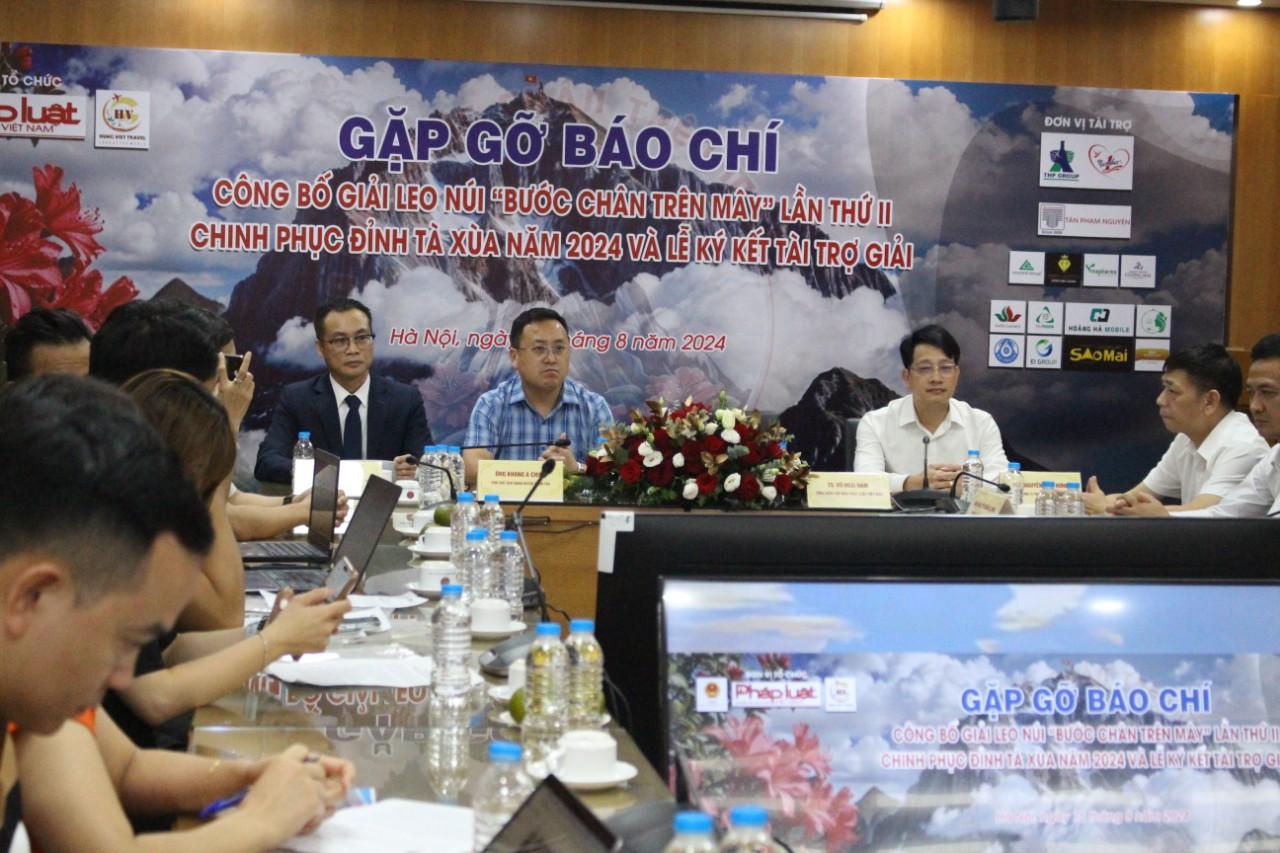 Scene of the press meeting about the mountain climbing tournament "Footsteps on the Clouds". Photo: Thach Luu