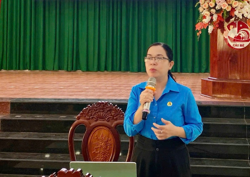 Ms. Truong Thi Thuy Linh - Head of the Department of Legal Policy and Labor Relations (Confederation of Labor of Tien Giang province) -