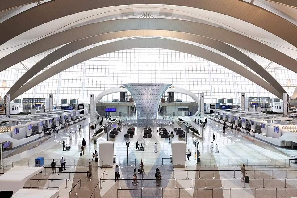 Zayed International Airport in the UAE is known as "the technology airport from the future", a candidate for the position of "the best airport in the world". Photo: Zayed International Airport