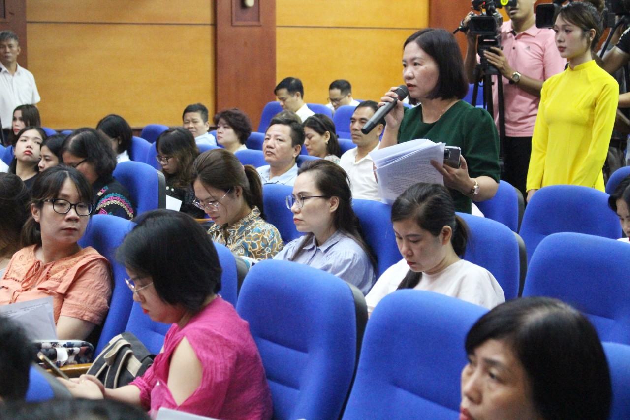 Delegates attending the press conference exchanged opinions with the Organizing Committee. Photo: Thach Luu