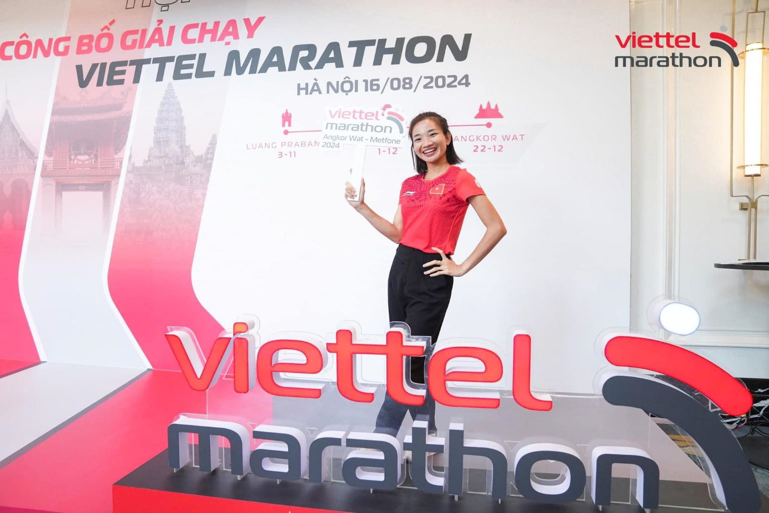 Athletics athlete Nguyen Thi Oanh was present at the tournament announcement ceremony. Photo: Organizing Committee