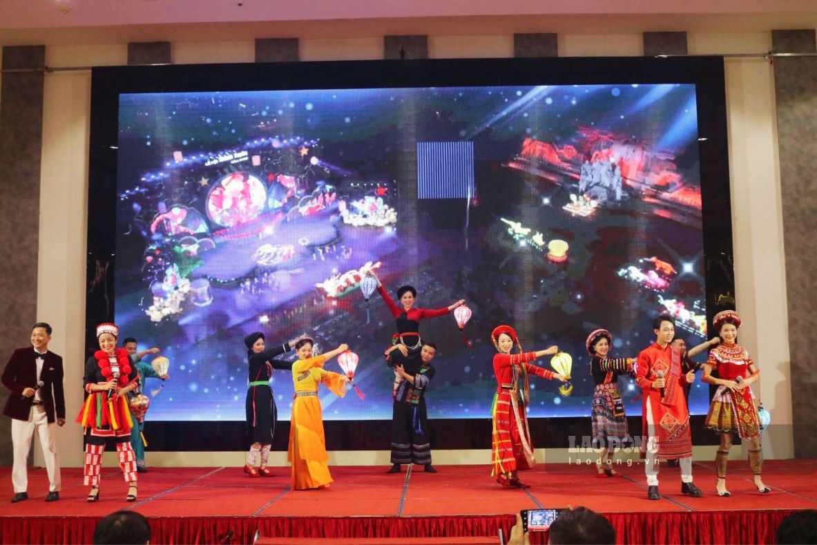 Unique cultural performances of Tuyen Quang province were introduced at the Conference. Photo: Nguyen Dat