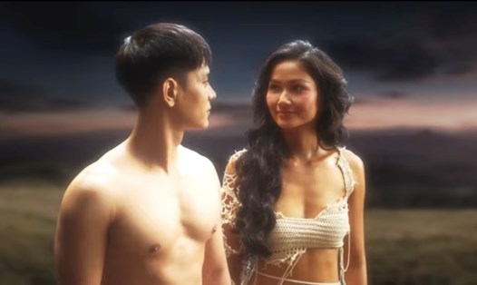 Hoa hậu H’Hen Niê cùng nhạc sĩ Ssay Huỳnh trong MV mới. Ảnh: NSX