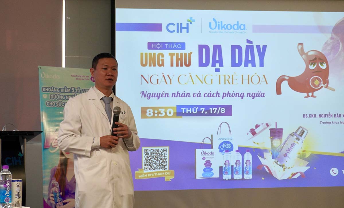 Bác sĩ Nguyễn Bảo Xuân Thanh chia sẻ về những giải pháp giúp giảm nguy cơ mắc bệnh ung thư dạ dày. Ảnh: Như Quỳnh