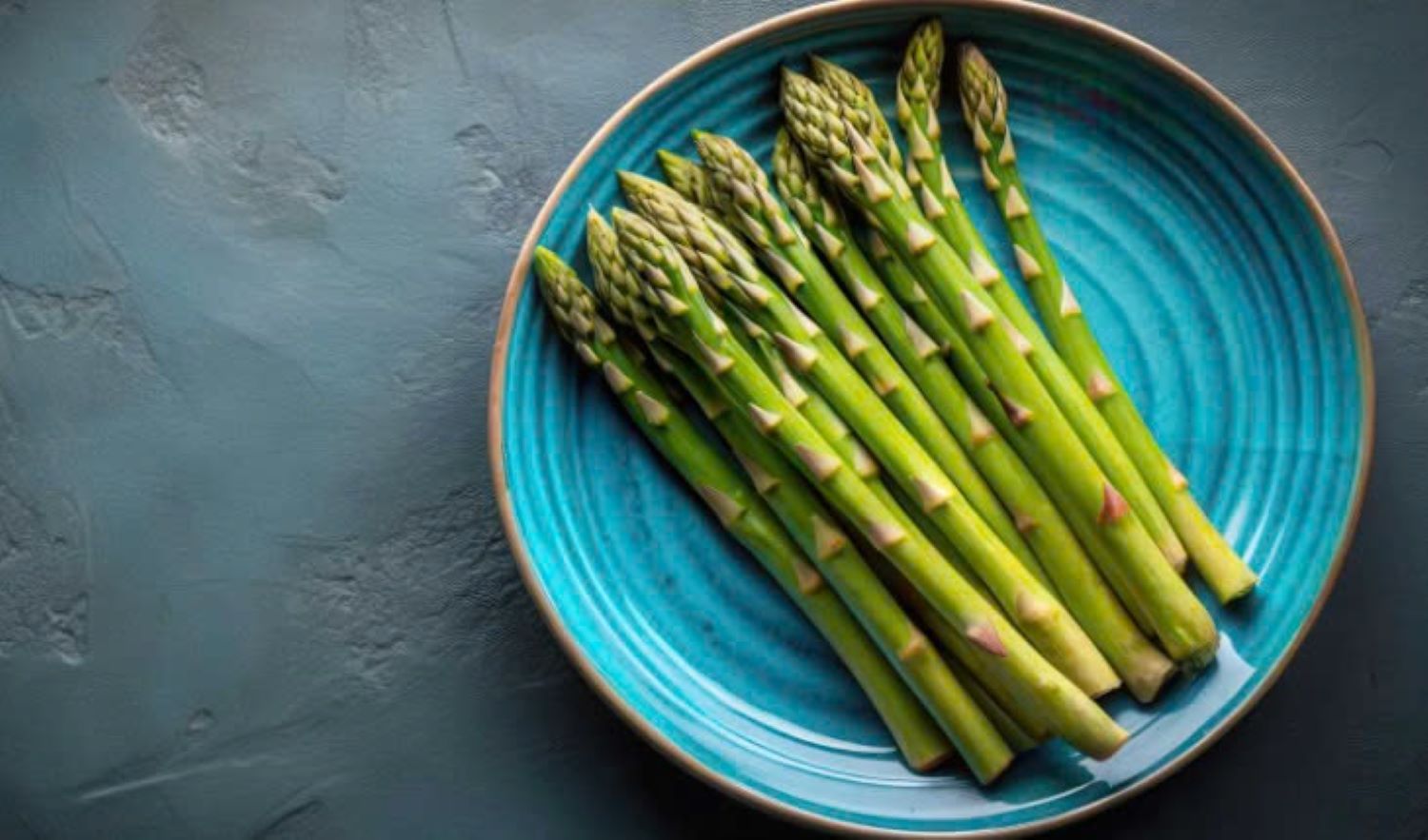 Asparagus helps lose weight. Image source: Adobe Stock