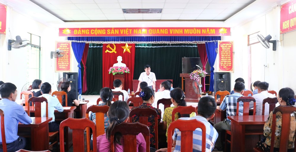 Huyện Thủy Nguyên vận động, đối thoại, thuyết phục các hộ dân bàn giao đất thực hiện Dự án Đầu tư xây dựng kinh doanh hạ tầng Khu công nghiệp Nam Cầu Kiền. Ảnh: UBND huyện Thủy Nguyên, Hải Phòng