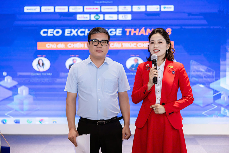 CEO Exchange, bà Lê Dung - Chủ tịch Câu lạc bộ CEO 1983, Tổng Giám đốc Công ty CP đào tạo và phát triển nhân lực DGroup. Ảnh Hạnh Dung