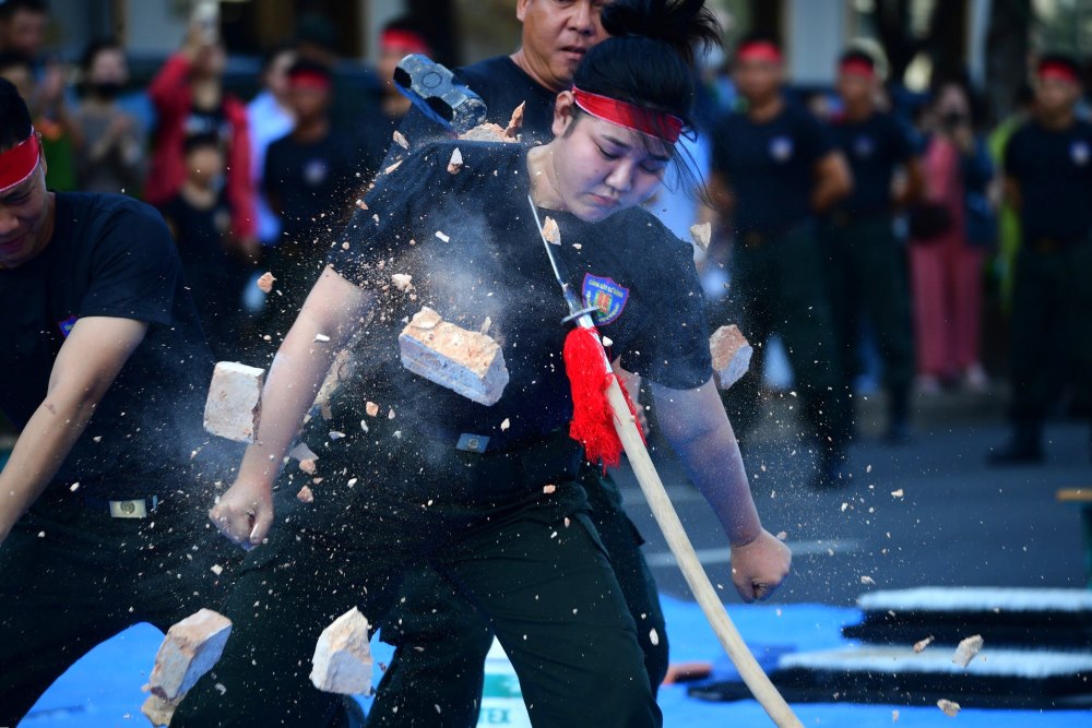   Sáng nay trên đường Lê Lợi cũng diễn ra màn biểu diễn võ thuật phục vụ công chúng. Những hoạt động trên thuộc chuỗi kỷ niệm 55 năm thực hiện di chúc của Chủ tịch Hồ Chí Minh (1969 - 2024); 79 năm ngày Cách mạng tháng Tám thành công (19.8.1945 - 19.8.2024); 79 năm ngày truyền thống Công an Nhân dân Việt Nam (19.8.1945 - 19.8.2024); 19 năm ngày hội toàn dân bảo vệ an ninh Tổ quốc (19.8.2005 - 19.8.2024) và chúc mừng Công an TPHCM đón nhận danh hiệu Anh hùng lực lượng vũ trang nhân dân.