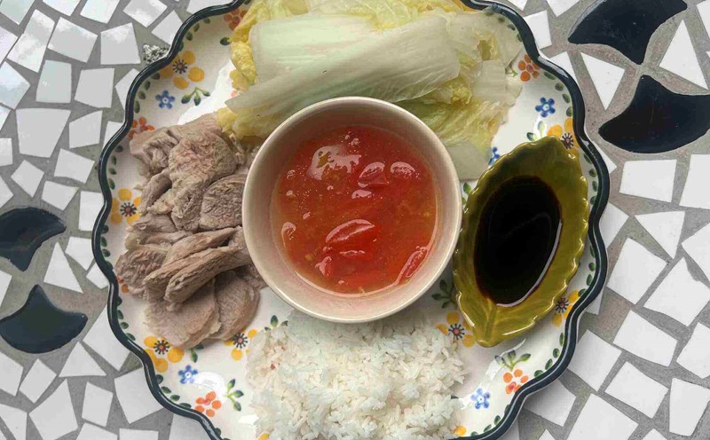 Chế độ ăn uống, thứ tự thực phẩm khi ăn sẽ góp phần kiểm soát lượng đường trong máu và cân nặng. Ảnh: Kiều Vũ