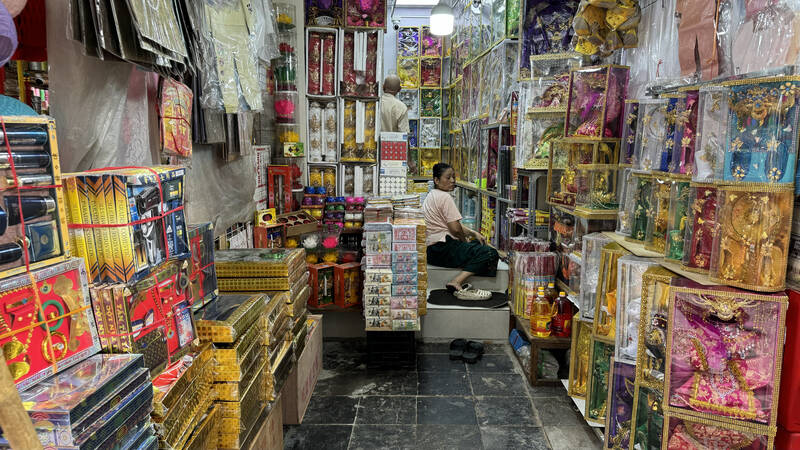 The store that sells horse products has no customers, the sellers sit and watch TV. Photo: Hoang Loc