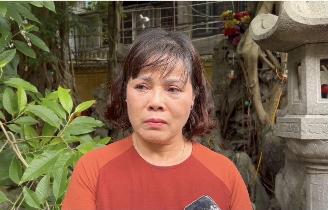 Nhiều người khóc, xúc động thương nhớ cha mẹ trong lễ Vu lan